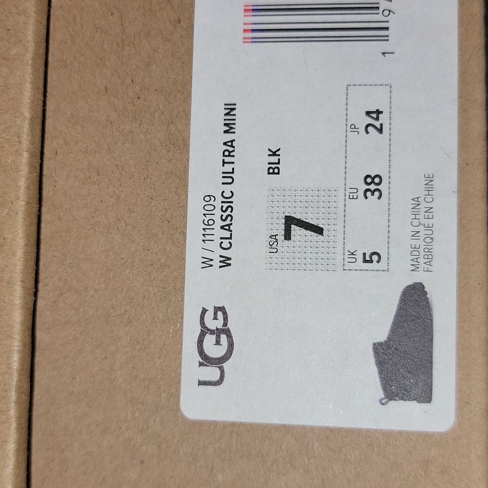 NEW UGG Women Classic Ultra Mini Suede Boots Size 7